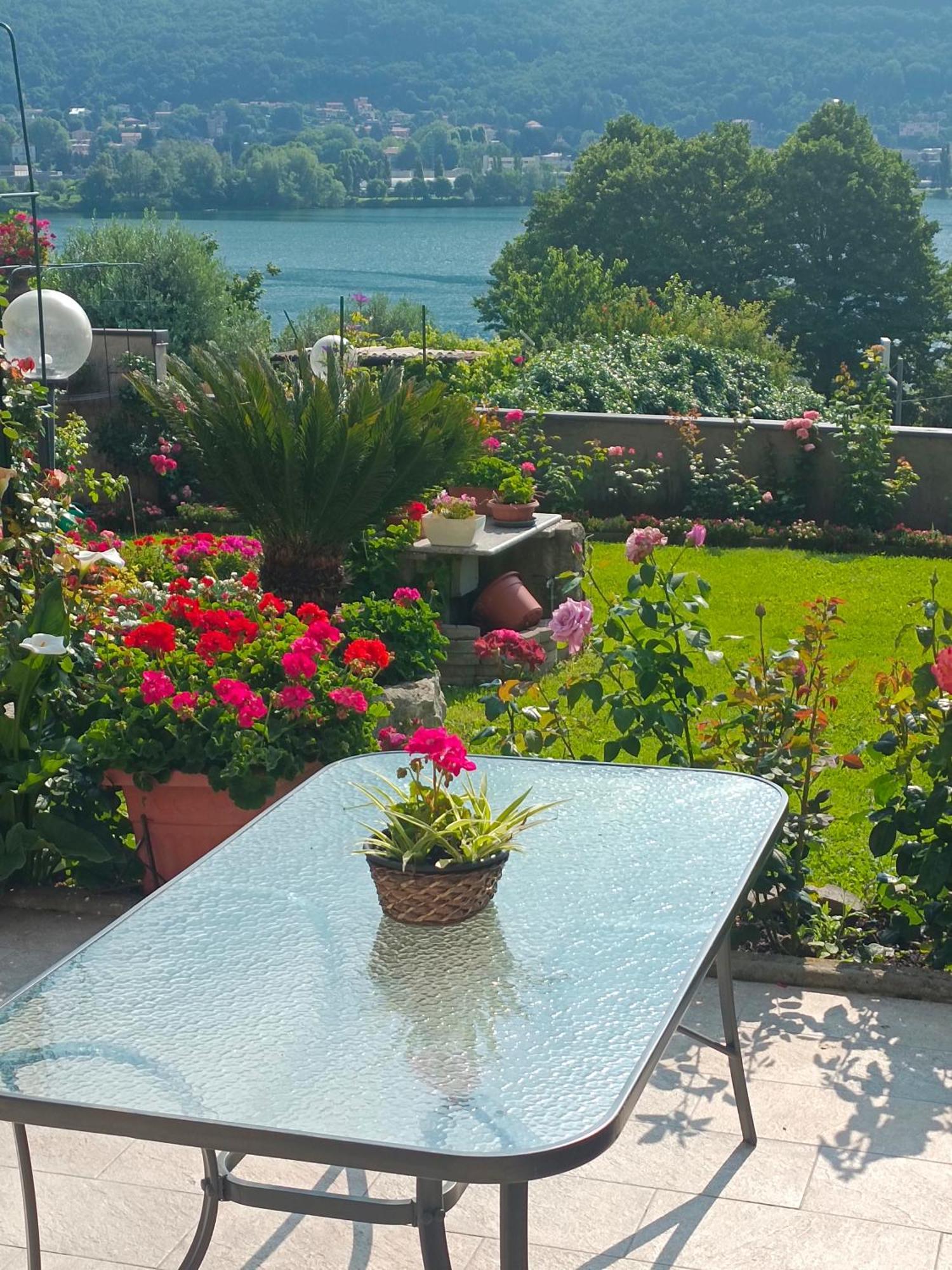 Pescate Le Rose Sul Lago מראה חיצוני תמונה
